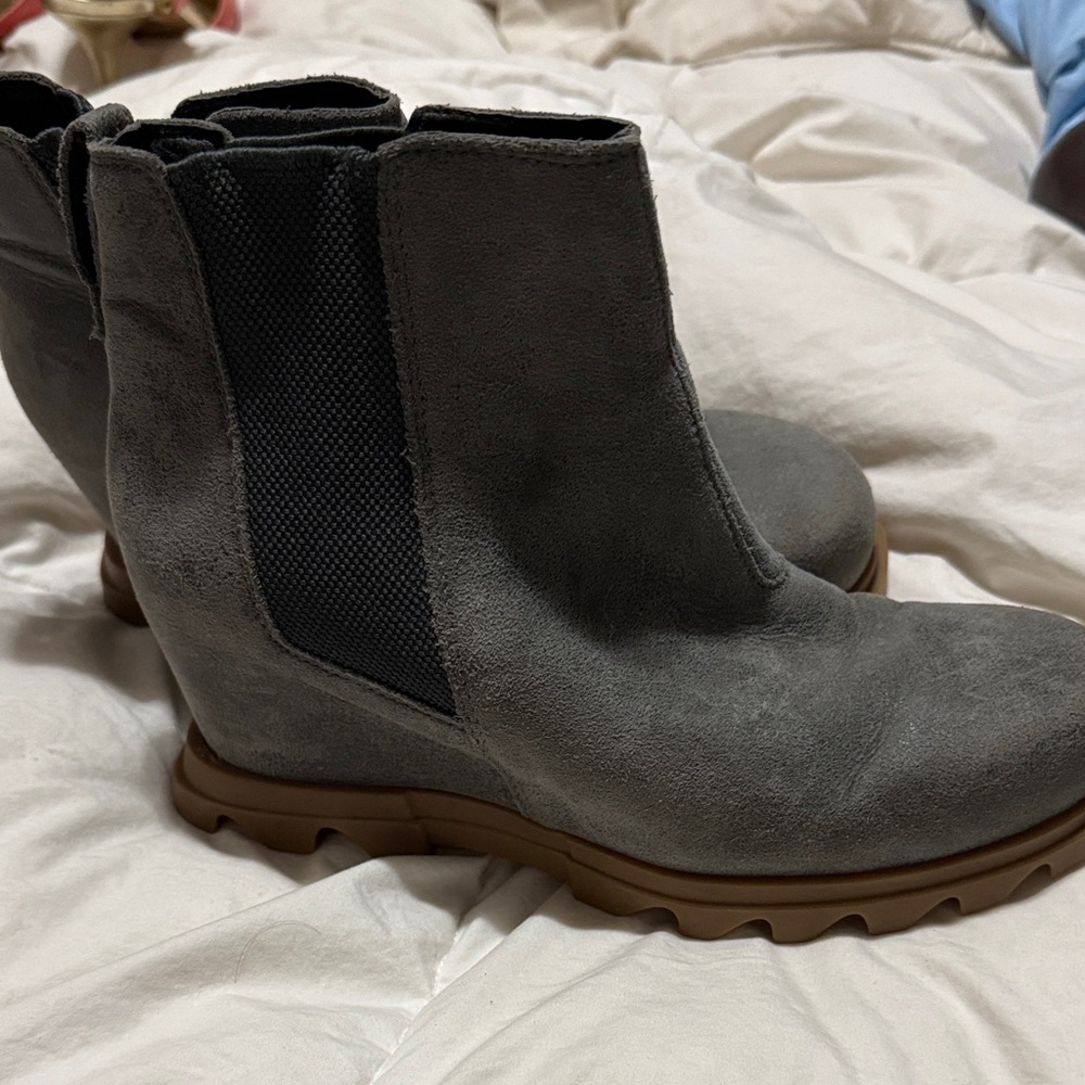 Sorel Gray Suede Wedge Boots Women’s Size 8